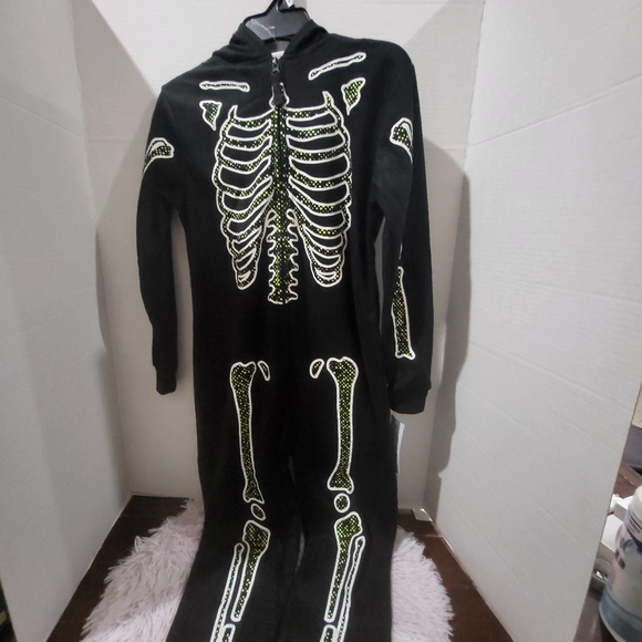 Cat & Jack Kids Glow In the Dark SKELETON  One Piece Pajamas Hoodie Size M (8) - Picture 1 of 6